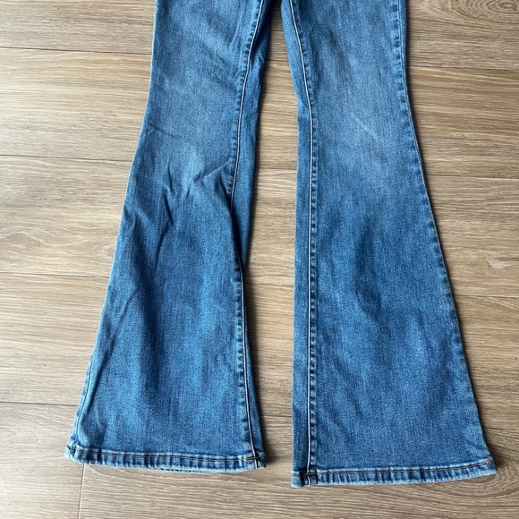 High-Waisted Blue Flare Jeans We the Free Size 30 - Picture 2 of 5